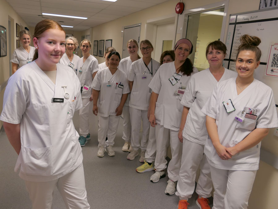 2Vest-ansatte i hvite sykehusklær