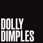 Dolly Dimples logo. Svart firkant med hvit tekst.