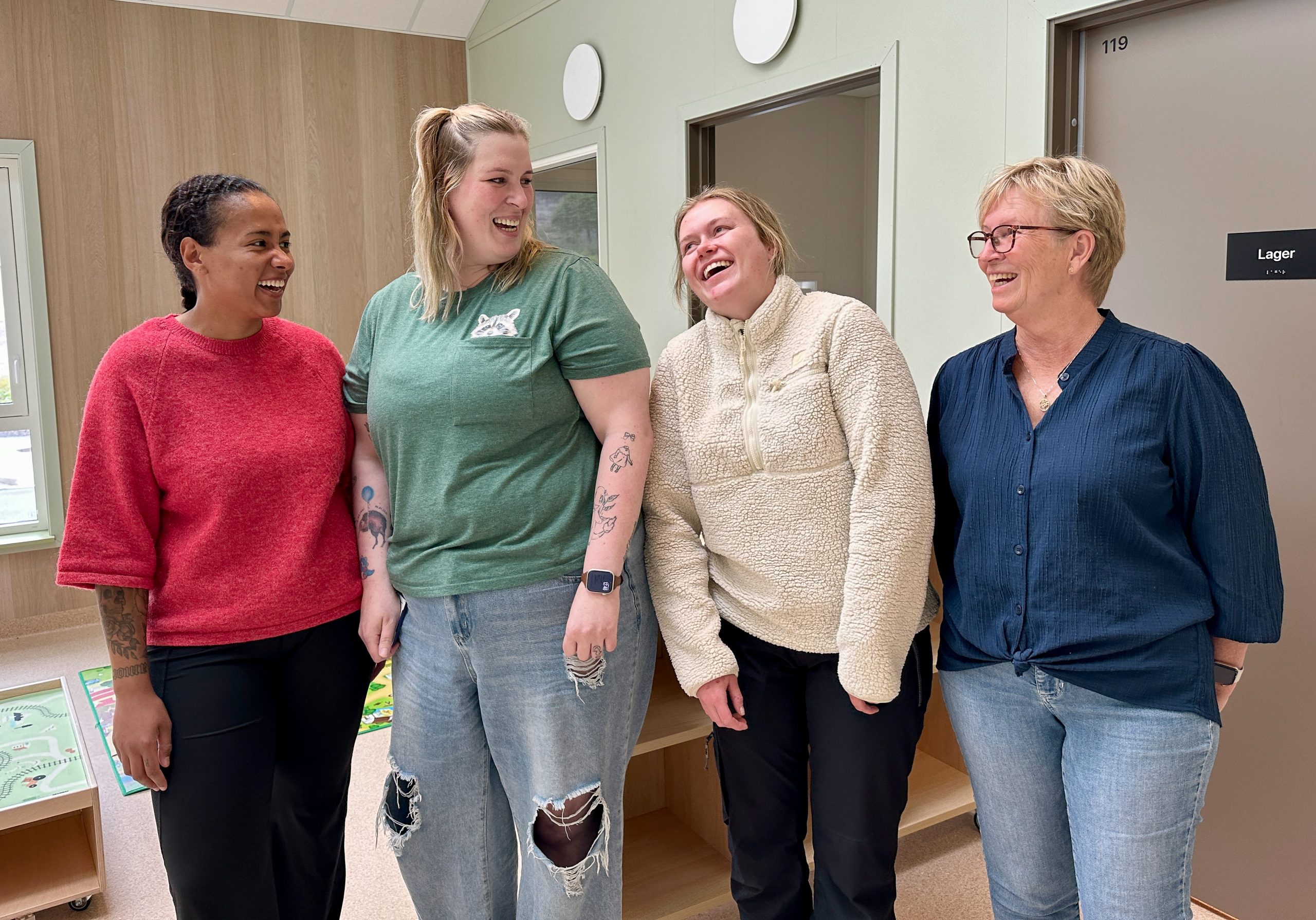 Karen Elene Thorsen foran sin presentasjon med bilde av appelsiner.