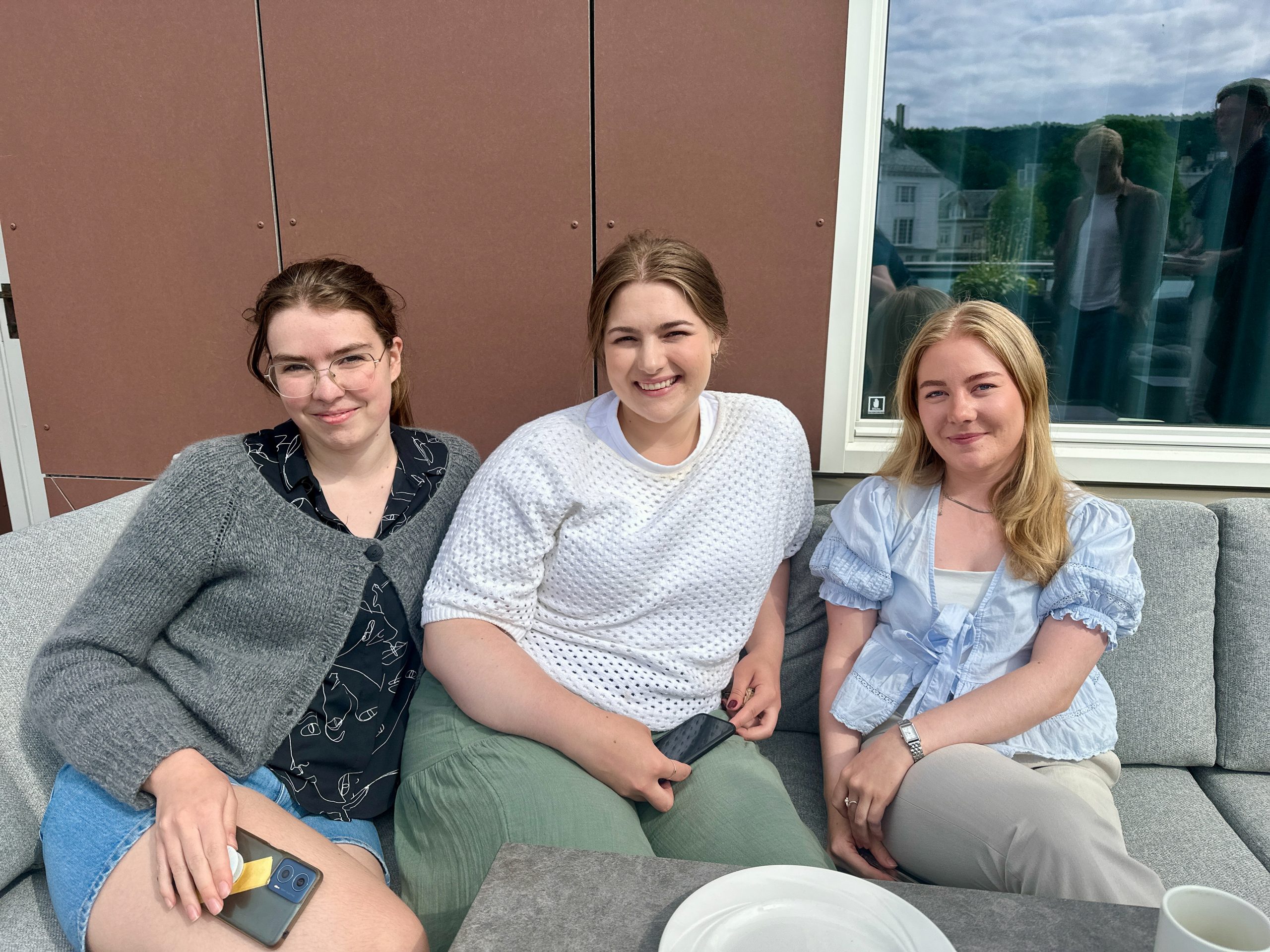 Studentene Theo Aakenes og Astri Helvig Waldeland hos Aker Solutions i Egersund