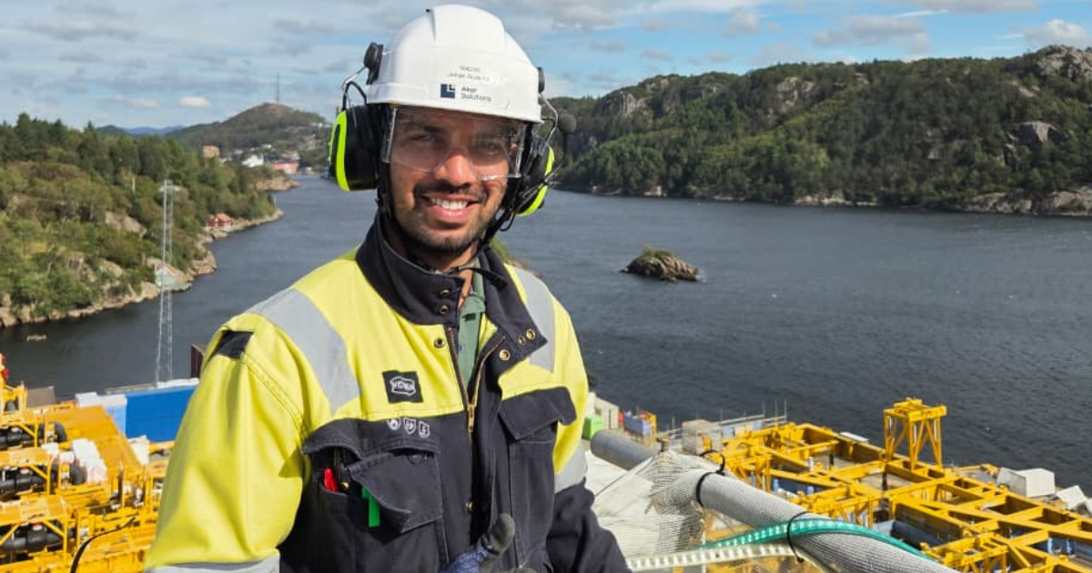 Studentene Theo Aakenes og Astri Helvig Waldeland hos Aker Solutions i Egersund