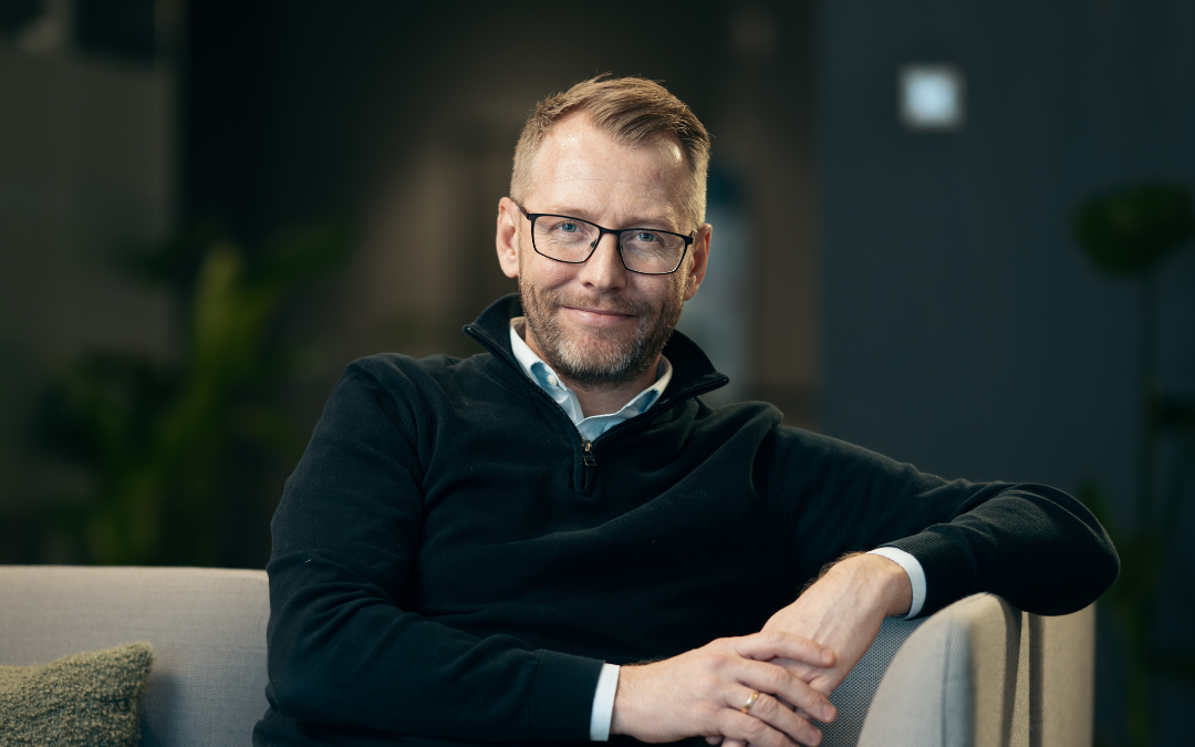 Studentene Theo Aakenes og Astri Helvig Waldeland hos Aker Solutions i Egersund